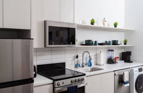 Uptown Apartamento | 13 mins DT|4 mins Lake | Majestic Modern Style