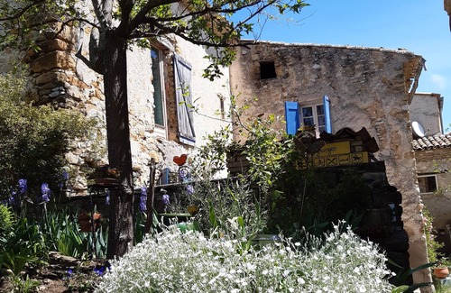 Ongles Apartamento | 13-person apartment in Provencal farmhouse. Terrace with breathtaking view