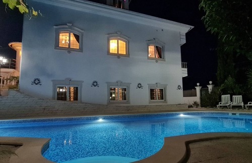 Arnal Casa | 13 Room Luxury Villa 25-50 Guests