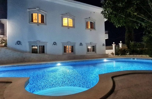 Arnal Casa | 13 Rooms Luxury Villa ( 25-50 Guests ) by Silver Village Residence
