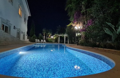 Arnal Casa | 13 Rooms Luxury Villa ( 25-50 Guests ) by Silver Village Residence