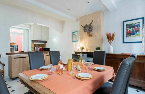Aigues-Mortes Medieval City Otro | 130 m² Alojamiento ∙ 3 habitaciones ∙ 6 huéspedes