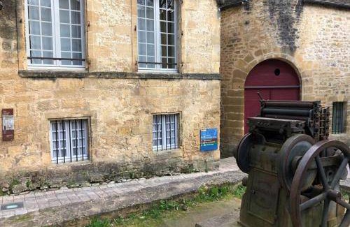 Sarlat-la-Caneda Historic Center Apartamento | 130 m² Apartamento ∙ 4 habitaciones ∙ 7 huéspedes