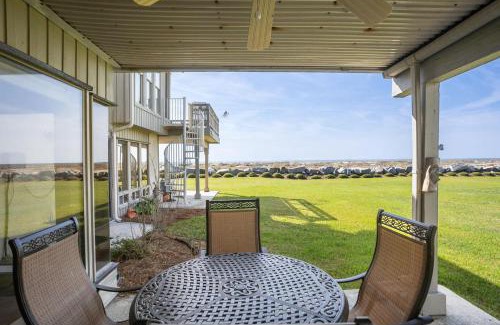 Saint Helena Island Casa | 133 Captain John Fripp - 3 BD/2 BA with Resort Amenities!