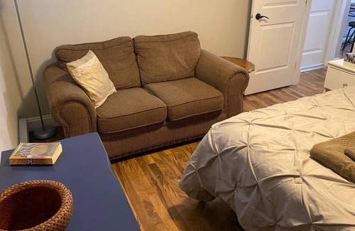 Langford Apartamento | #133 Longspur Dr. Lower Suite