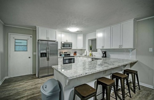Madison Casa | 134 Meadowdale · Quite Neighborhood Executive Home 2 to 12 Mths