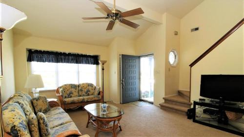 Village Green Casa | 1350 A Wisconsin Ave