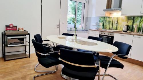 Luenen Apartamento | 135m²-Apartment I max. 8 Gäste I Zentral I Küche I Balkon I Parken I WLAN