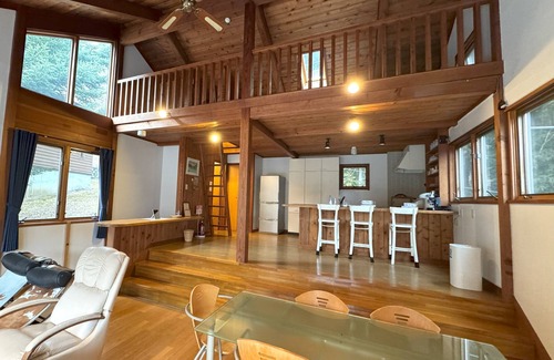 Fujikawaguchiko Cabaña | 136s㎡ Cathedral ceiling cabin/3min walk Lake Saiko/BBQ/5min drive Kawaguchi Lake