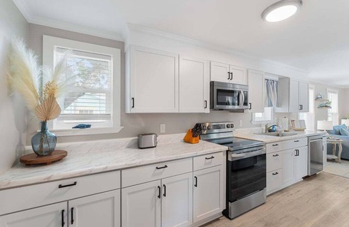 Bid-a-wee Beach Casa | 13900 Millcole Ave - Beachy Bungalow - Sleeps 10