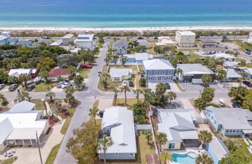 Bid-a-wee Beach Casa | 13900 Millcole Ave - Beachy Bungalow - Sleeps 10