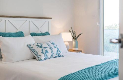 Hayborough Casa | 13A Elliot Ave BYO Linen - SeaViews - Walk to Beach - Bikeway - Wi-Fi