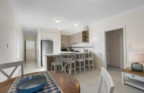Hayborough Casa | 13A Elliot Ave BYO Linen - SeaViews - Walk to Beach - Bikeway - Wi-Fi
