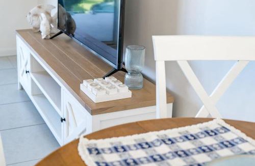 Hayborough Casa | 13A Elliot Ave BYO Linen - SeaViews - Walk to Beach - Bikeway - Wi-Fi