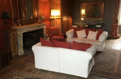 Abjat-sur-Bandiat Otro | 13th Century Petite Chateau in the heart of the Perigord Vert.