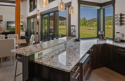 Sandpoint Casa | 13th Fairway Idaho Club | Luxury! Hot Tub!