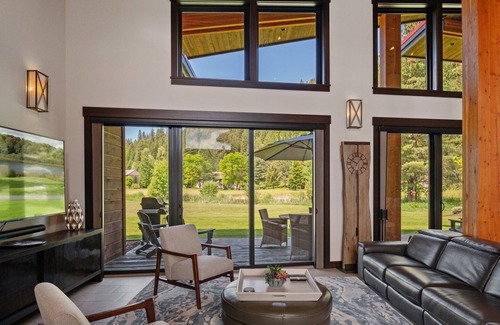 Sandpoint Casa | 13th Fairway Idaho Club | Luxury! Hot Tub!