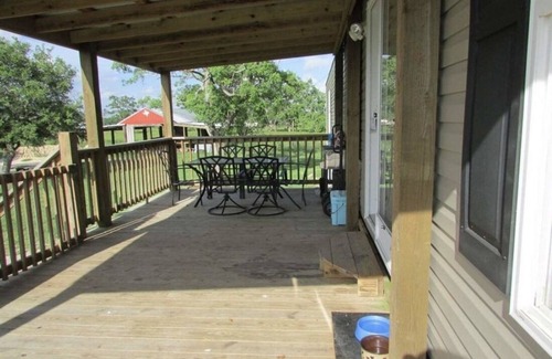 Beaumont Casa | 14 Acre Ranch Home near Refineries