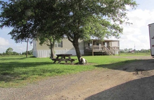 Beaumont Casa | 14 Acre Ranch Home near Refineries