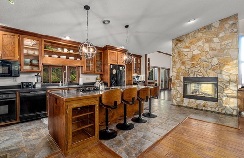Canton Casa | 14 Acres - Theater Room - 20 Miles to DT Asheville - Paved Drive the whole way!