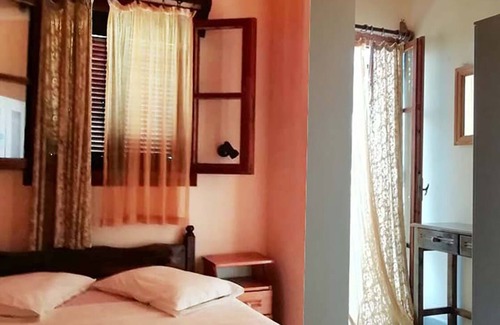 Neromilos Hotel | Apartamentos a 150m. Desde el mar y 2 acres de jardín– (36 a 44 personas, edificio completo)