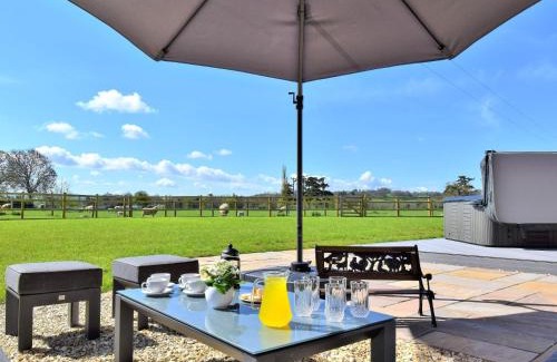 Berriew Casa | 14 Bed in Berriew 90568