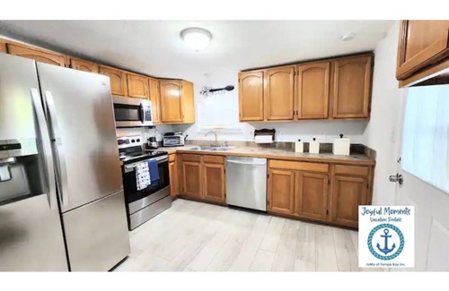Carrollwood Casa | # 14 @Delightful Cabin Tampa Home by Joyful Moments