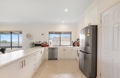 Nangkita Casa | 14 Excelsior Pde - Pets Negotiable - Waterviews