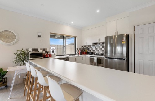 Nangkita Casa | 14 Excelsior Pde - Pets Negotiable - Waterviews