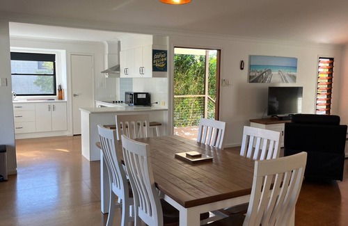 Rainbow Beach Casa | 14 Manooka Drive - Rainbow Beach. Stylish beach house.