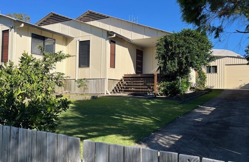 Rainbow Beach Casa | 14 Manooka Drive - Rainbow Beach. Stylish beach house.