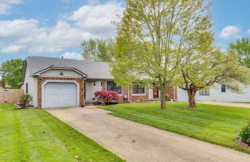Greenwood Casa | 14 Mi to Dtwn Indy Family Gem with Yard