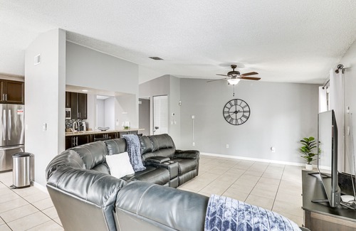 Seffner Community Alliance Cabaña | 14 Mi to Dwtn Tampa Bay: Brandon Home w/ Fire Pit!