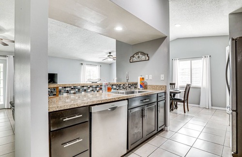 Seffner Community Alliance Cabaña | 14 Mi to Dwtn Tampa Bay: Brandon Home w/ Fire Pit!