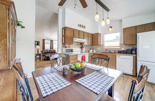 Nampa Casa | 14 Mi to Meridian: Water-View Retreat w/ Patios!