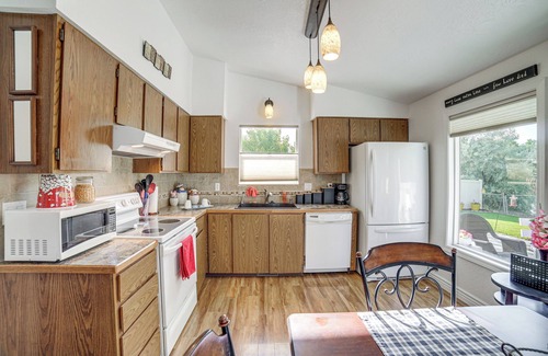Nampa Casa | 14 Mi to Meridian: Water-View Retreat w/ Patios!