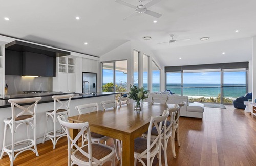 Castaways Beach Casa | 14 Tropicana Rise, Castaways Beach
