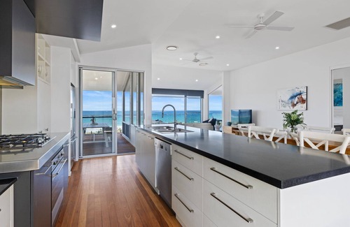 Castaways Beach Casa | 14 Tropicana Rise, Castaways Beach