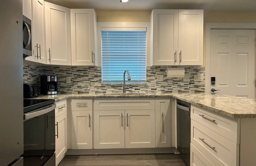 Fort Myers Beach Casa | 140 Primo Waterfront House, Htd Pool, Dock, Walk To Times Square Opcional 3 recámaras