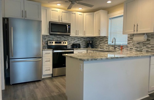 Fort Myers Beach Casa | 140 Primo Waterfront House, Htd Pool, Dock, Walk To Times Square Opcional 3 recámaras