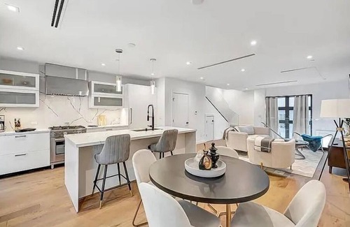 West Hollywood Casa | 1408 N Poinsettia Pl