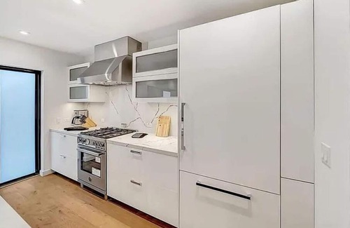 West Hollywood Casa | 1408 N Poinsettia Pl