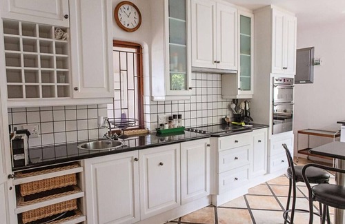 Voelklip Casa | 142 on 10th | Relaxed Family Living Steps from Voëlklip Beach