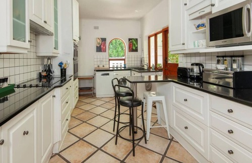 Voelklip Casa | 142 on 10th | Relaxed Family Living Steps from Voëlklip Beach