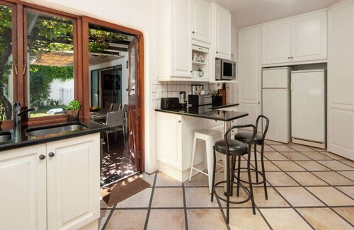 Voelklip Casa | 142 on 10th | Relaxed Family Living Steps from Voëlklip Beach