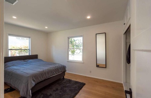 Van Nuys Casa | 14333 Collins St