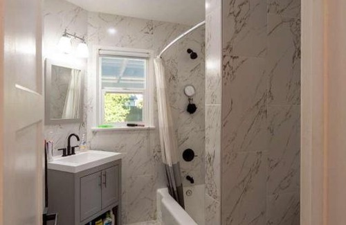 Van Nuys Casa | 14333 Collins St