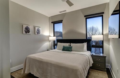 Downtown Asheville Casa | 145 Biltmore Ave Condo 541B0A
