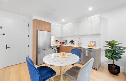 Greenpoint Condominio | 149BK-101 New construction 2BR Private garden W-D