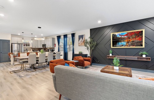 West Seventh Casa | 14guests, gameroom, theatre, sauna in the center of twin cities